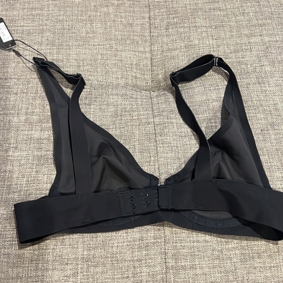 Skims Naked Plunge Underwire Bra - Picture 6 of 10